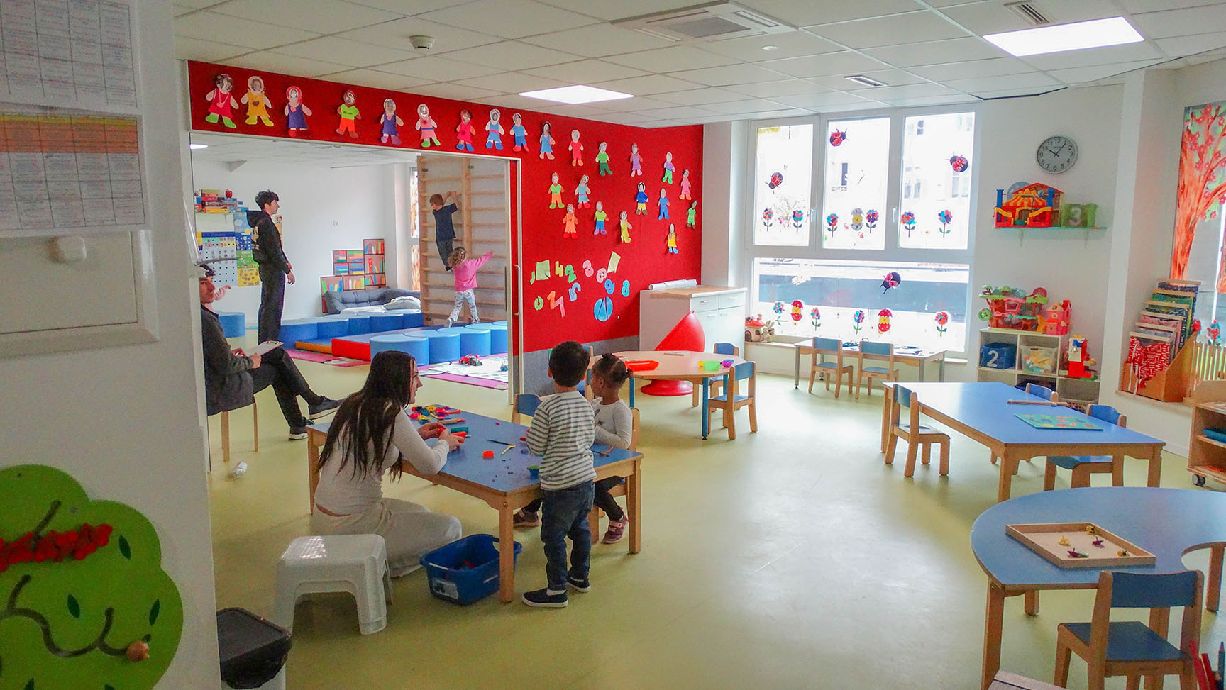 Enfants qui jouent à la crèche Au p'tit Soleil Neuchâtel